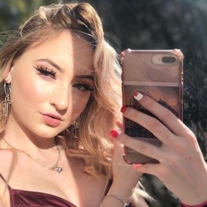 Meet your Posher, Alexia